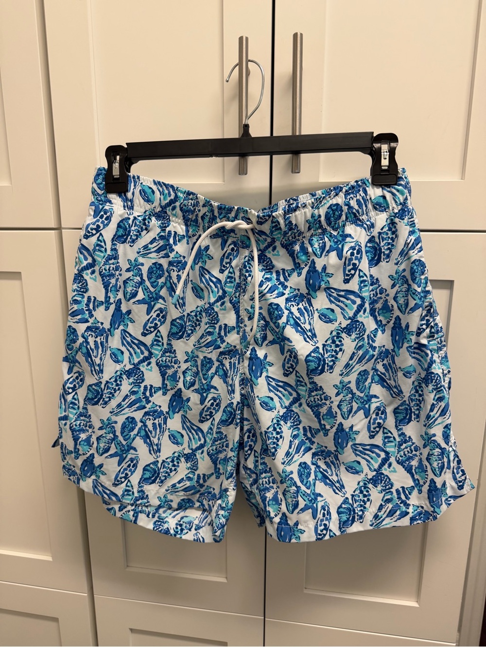 Lilly Pulitzer men’s swim trunks Medium “Shell Collector” print NWT